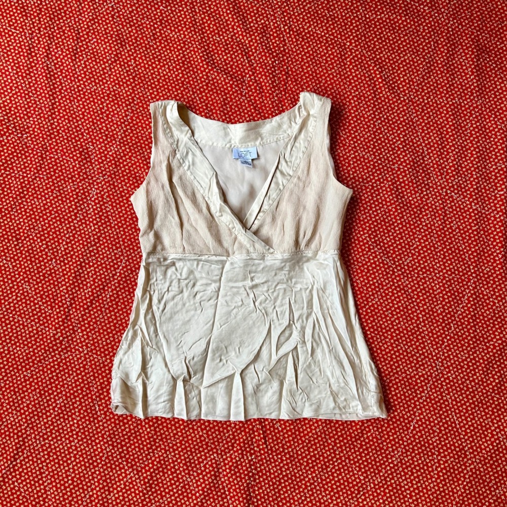 Ann Taylor LOFT 100% Silk Sleeveless V-Neck Blouse Tank Top Cream Beige Size 6